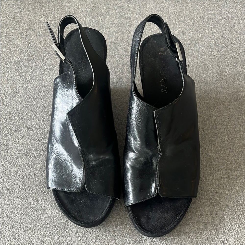AEROSOLES Black Minimalist Sandals